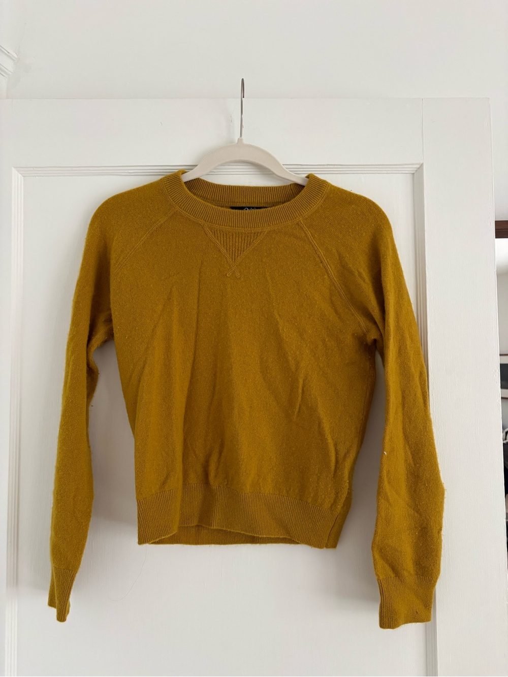 Quince women’s cashmere sweatshirt in Mustard